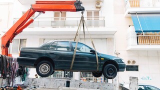 Δήμος Αθηναίων: Απελευθέρωση δημόσιου χώρου με την απόσυρση 2.300 εγκαταλελειμμένων οχημάτων