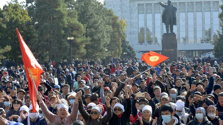 Πολιτική κρίση στο Κιργιστάν: Παραιτήθηκε ο πρόεδρος Ζεενμπέκοφ