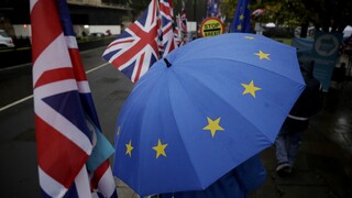 Brexit: Πόσο θα στοιχίσει στη Βρετανία το εμπορικό ναυάγιο με την Ευρώπη