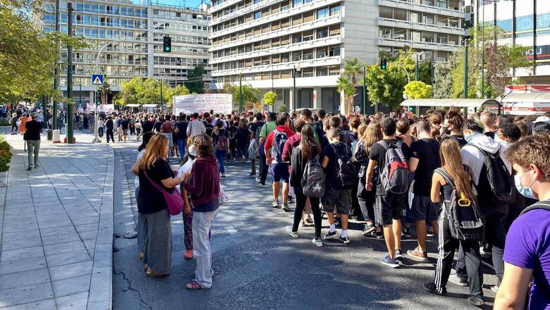 Μαθητικό συλλαλητήριο: Στο αυτόφωρο 14χρονος για κακούργημα - Αντιδράσεις για την πολυήμερη κράτηση