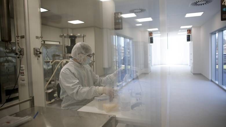 Κορωνοϊός: Όλα έτοιμα για να ξεκινήσουν ξανά οι δοκιμές του εμβολίου της AstraZeneca