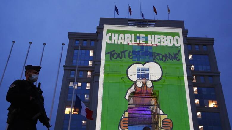 Γαλλία: Σκίτσα του Charlie Hebdo σε κυβερνητικά κτήρια