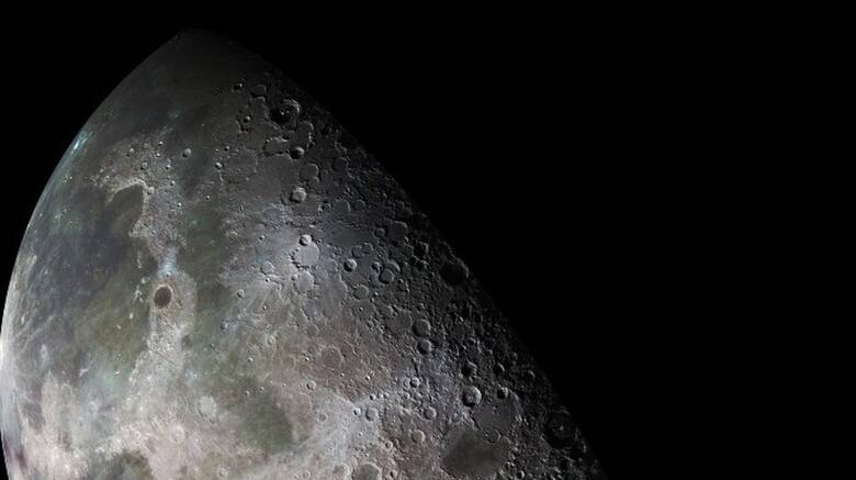Σπουδαία ανακάλυψη της NASA: Ανιχνεύθηκε παγιδευμένο νερό στη Σελήνη