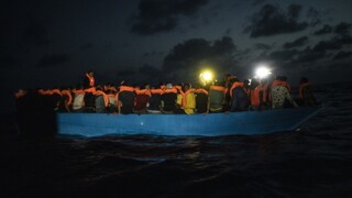 Τέσσερις νεκροί, ανάμεσά τους δύο παιδιά σε ναυάγιο σκάφους με μετανάστες στη Μάγχη