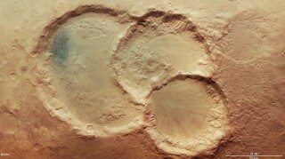 Ανακαλύφθηκε σπάνιος και εντυπωσιακός τριπλός κρατήρας στον Άρη
