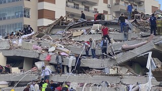 Σεισμός Σάμος: 12 νεκροί στη Σμύρνη - Πάνω από 400 τραυματίες