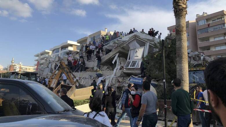 Σεισμός Τουρκία: H Σμύρνη μετράει τις πληγές της - 24 νεκροί και πάνω από 800 τραυματίες