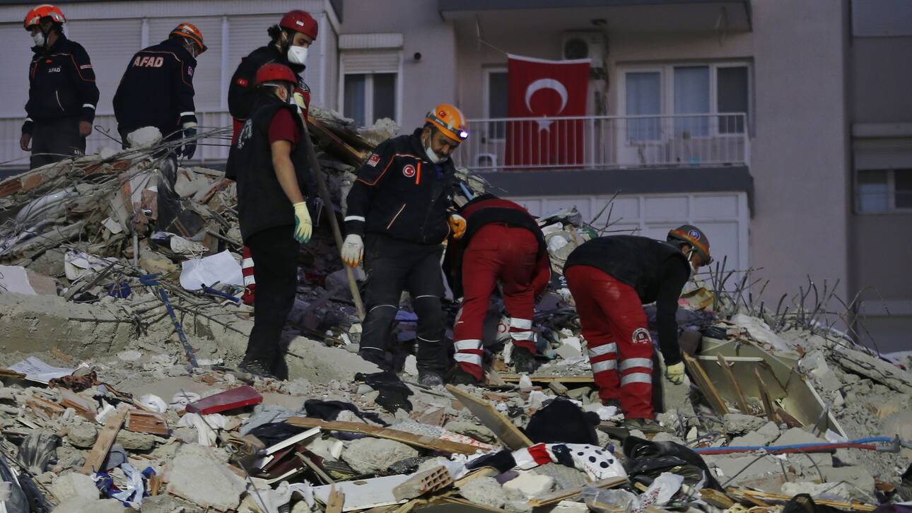 Σεισμός Τουρκία: Μάχη με το χρόνο για τους διασώστες - 25 νεκροί, πάνω από  800 τραυματίες - CNN.gr