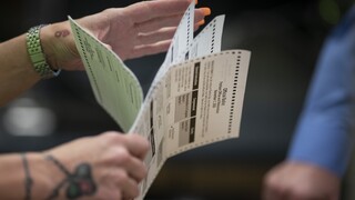 Εκλογές ΗΠΑ: Ένας στους δέκα Αμερικανούς ψήφισε για πρώτη φορά