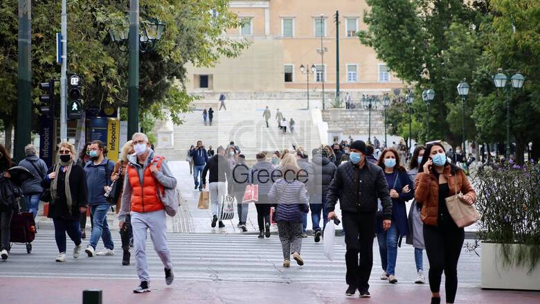 Lockdown: Σπεύδουν για τα τελευταία ψώνια οι Αθηναίοι - Κίνηση στους δρόμους