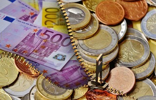 Επίδομα των 800 ευρώ: Ποιοι οι δικαιούχοι και πότε θα το λάβουν