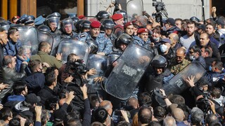 Αρμενία: Αντικυβερνητικές διαδηλώσεις μετά τη συμφωνία για το Ναγκόρνο Καραμπάχ