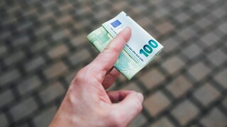 Επίδομα των 800 ευρώ: Την Κυριακή ανοίγει η πλατφόρμα για τις δηλώσεις