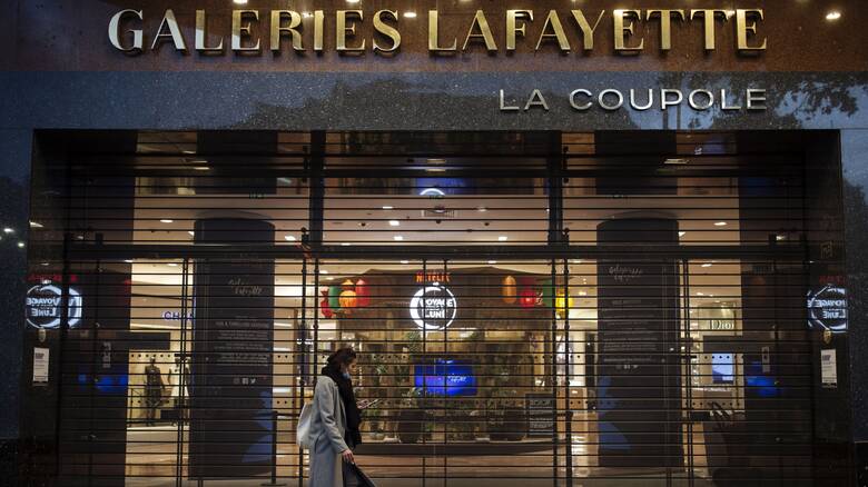 Κορωνοϊός - Παρίσι: Παραλύει η χριστουγεννιάτικη αγορά λόγω lockdown