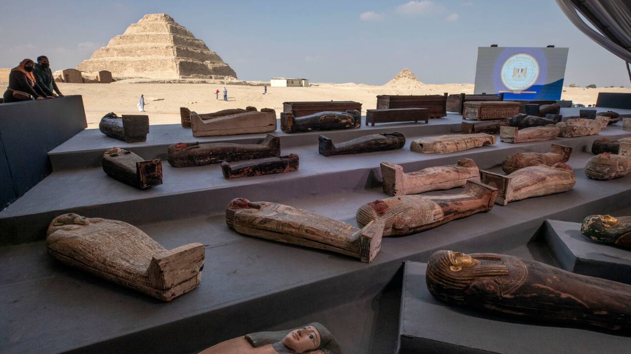 Αίγυπτος: Εκατό άθικτες σαρκοφάγοι ανακαλύφθηκαν στην Νεκρόπολη της Σακκάρα στο Κάιρο