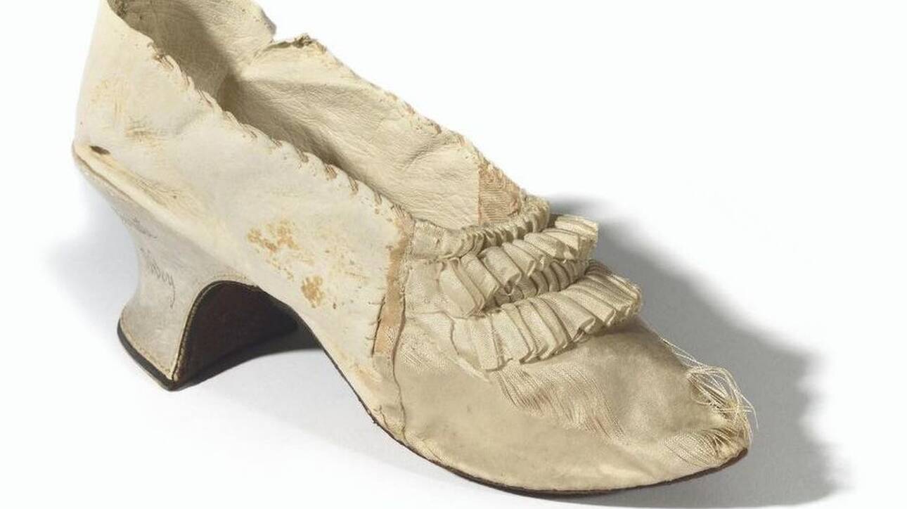 Γαλλία: 44.000 ευρώ για ένα παπούτσι της Μαρίας Αντουανέτας σε δημοπρασία