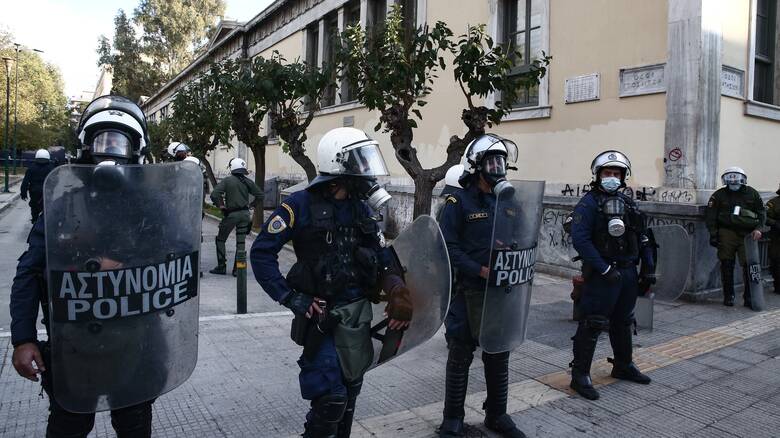 Διεθνής Αμνηστία: Να ανακληθεί επειγόντως η καθολική απαγόρευση συναθροίσεων στην Ελλάδα