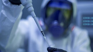 Τι γνωρίζουμε μέχρι τώρα για τα δύο ελπιδοφόρα εμβόλια κατά του κορωνοϊού