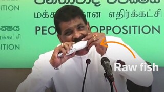 Κορωνοϊός - Σρι Λάνκα: Πολιτικός τρώει ωμό ψάρι on camera για να δείξει ότι είναι ασφαλές