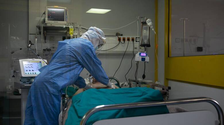 Κορωνοϊός - ΠΟΕΔΗΝ: Σοκαριστική η εικόνα της Λάρισας - Αυτοσχέδιες ΜΕΘ και επιλογή ασθενών