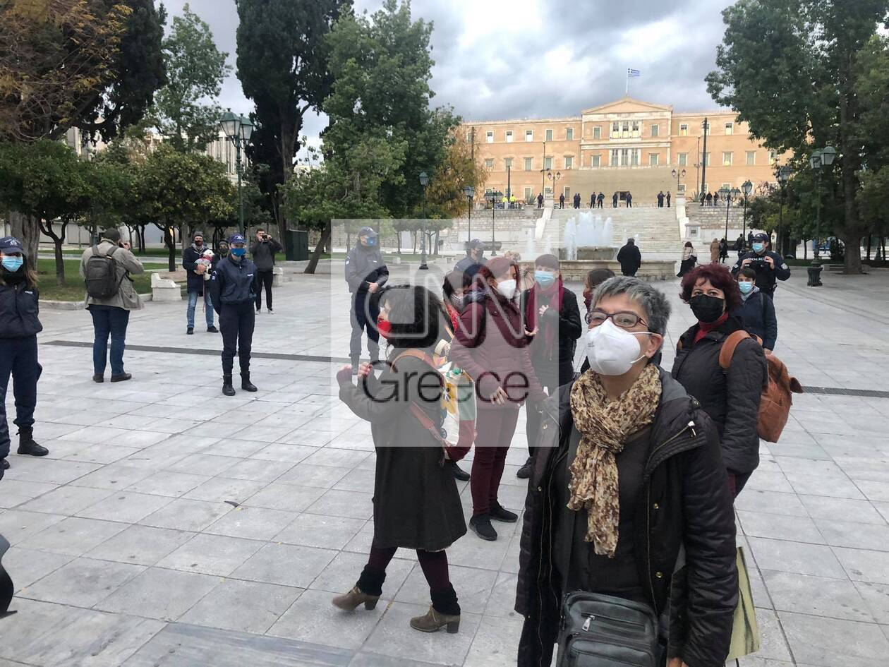 https://cdn.cnngreece.gr/media/news/2020/11/25/244331/photos/snapshot/syntagma-sygkentrosi-7.jpg