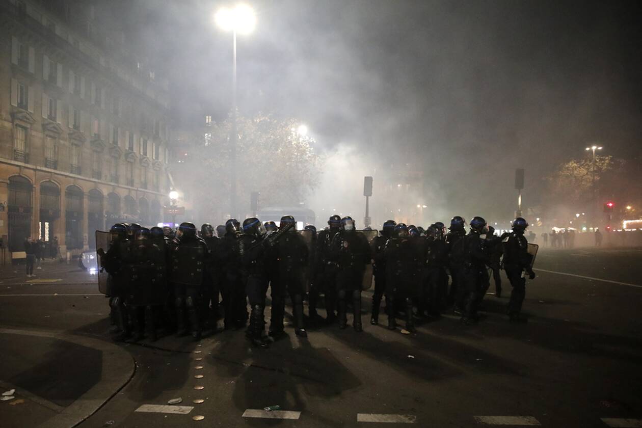 https://cdn.cnngreece.gr/media/news/2020/11/28/244737/photos/snapshot/FRANCE-LAW-PROTESTS-4.jpg