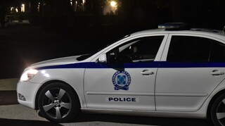 Καλύβια: Άνδρας αυτοπυροβολήθηκε μπροστά σε αστυνομικούς