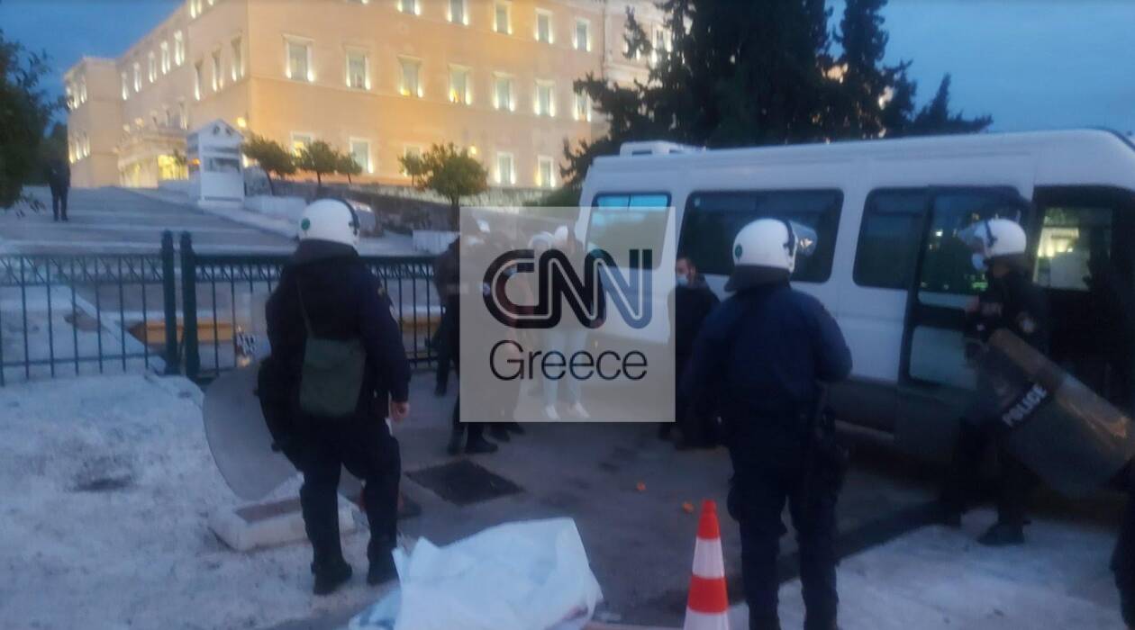 https://cdn.cnngreece.gr/media/news/2020/12/04/245598/photos/snapshot/syntagma1.jpg