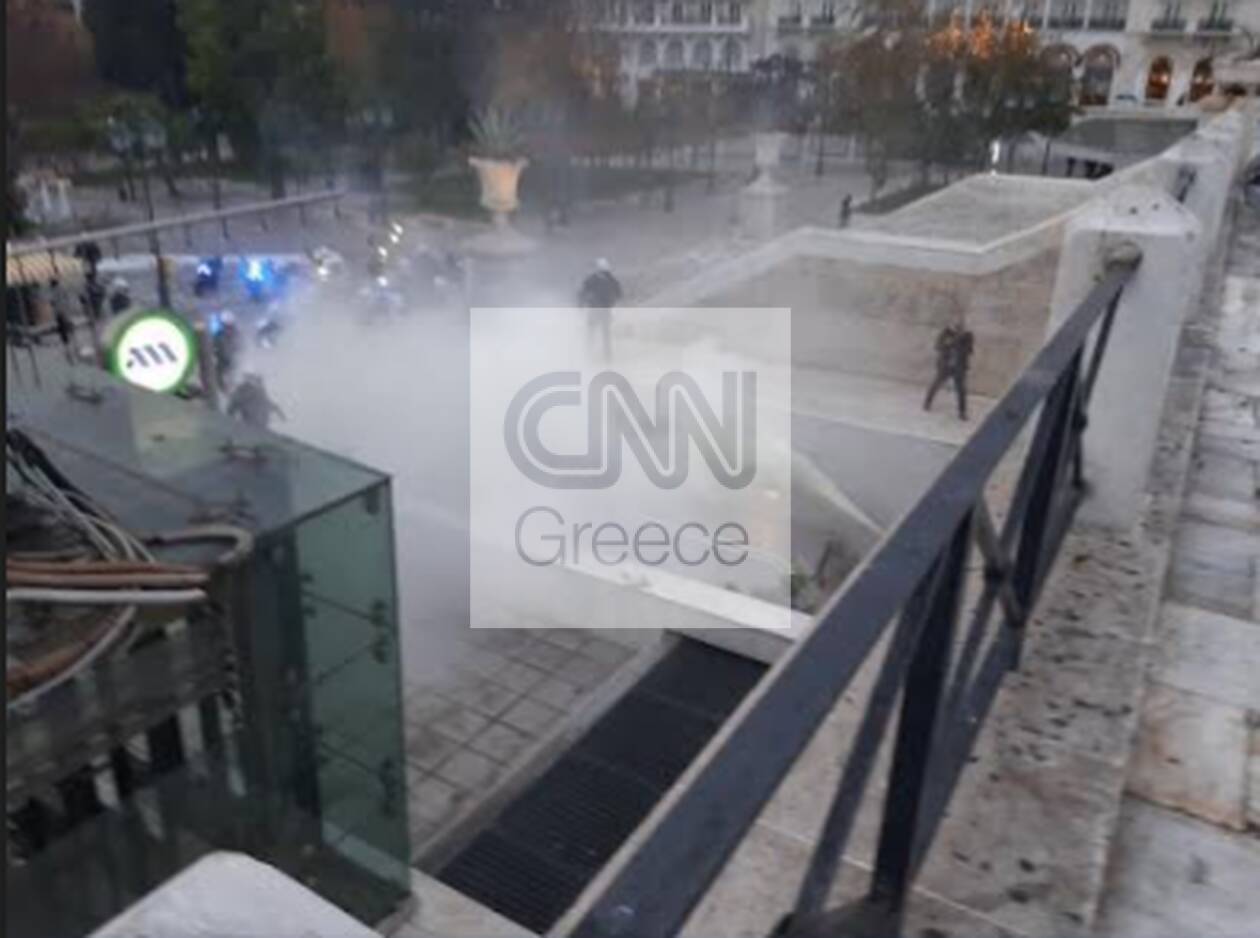 https://cdn.cnngreece.gr/media/news/2020/12/04/245598/photos/snapshot/syntagma2.jpg