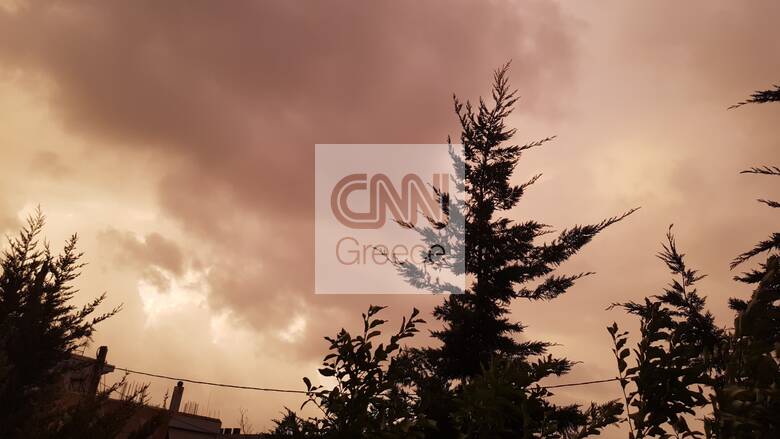 Σφοδρή καταιγίδα και... κόκκινος ουρανός στην Αττική - Η κακοκαιρία έφερε κυκλοφοριακό κομφούζιο