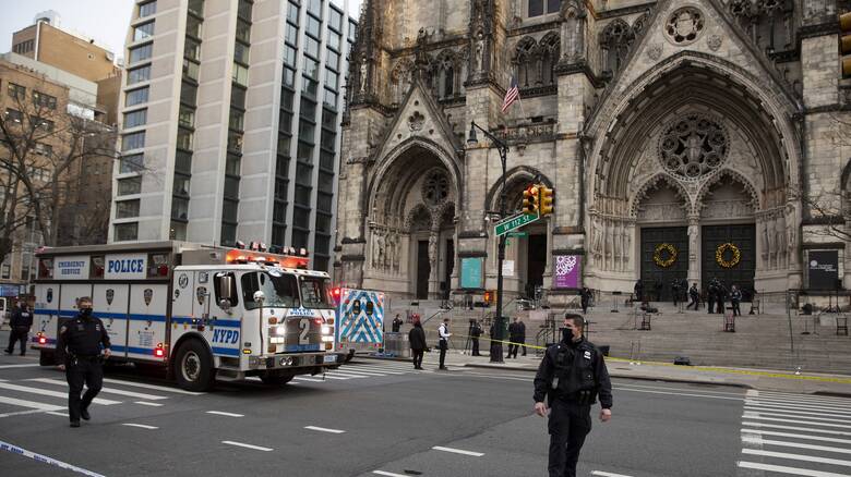 ΗΠΑ: Ένοπλος άνοιξε πυρ έξω από τον καθεδρικό ναό του Μανχάταν