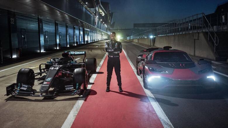 Lewis Hamilton: Ο εφτά φορές πρωταθλητής της Φόρμουλα 1 οδηγεί το Mercedes-AMG Project One