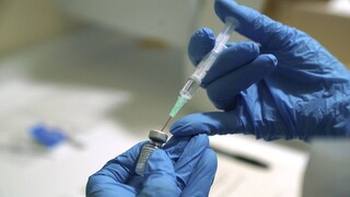 Εμβόλιο κορωνοϊός: Χανιώτης που εμβολιάστηκε στην Αγγλία περιγράφει τη διαδικασία