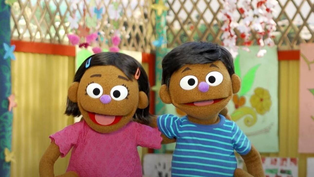 Sesame Street: Δύο νέες κούκλες εστιάζουν στο δράμα των προσφυγόπουλων Ροχίνγκια
