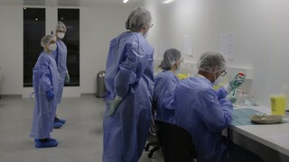 Κορωνοϊός: Οι εμβολιασμοί ξεκίνησαν αλλά η πανδημία συνεχίζει να ταλανίζει Γερμανία και Γαλλία