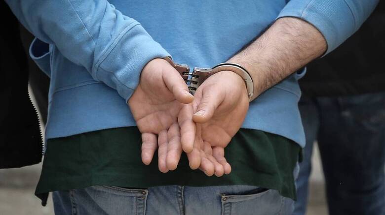 Βόλος: Σε ταβέρνα μετέτρεψε την αποθήκη του 53χρονος - Συλλήψεις και πρόστιμα