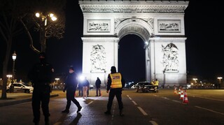 Γαλλία: Τρεις αστυνομικοί τραυματίστηκαν προσπαθώντας να διαλύσουν παράνομο πάρτι
