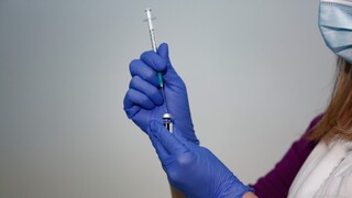 Επιχείρηση «Ελευθερία»: Έφτασαν σε ΠΑΓΝΗ και Νοσοκομείο Χανίων τα εμβόλια