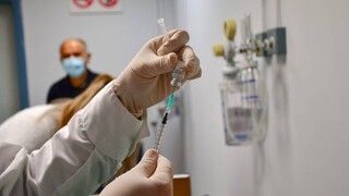 ΠΟΕΔΗΝ: Μετατρέπουν σε εμβολιαστικά κέντρα τα νοσοκομεία