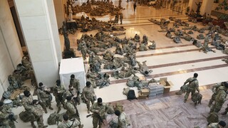 ΗΠΑ: Γέμισε στρατιώτες το Καπιτώλιο - Σε εξέλιξη η συνεδρίαση για παραπομπή Τραμπ