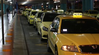 Κορωνοϊός - ΠΟΕΙΑΤΑ: Μέτρα στήριξης ζητούν οι επαγγελματίες ταξί
