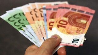Επίδομα 534 ευρώ και δώρο Χριστουγέννων: Οι ημερομηνίες καταβολής των επιδομάτων