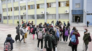 Σχολεία: Ανησυχία για το νέο κύμα της πανδημίας - Τι λένε Εξαδάκτυλος και Γκάγκα