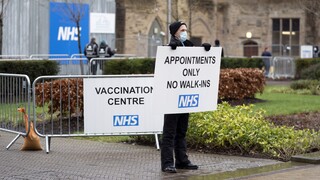 Βρετανία: Όλοι οι μετανάστες που ζουν στη χώρα δικαιούνται να εμβολιαστούν