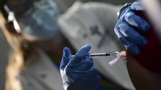Εμβόλιο κορωνοϊού: Ανοίγει σήμερα η πλατφόρμα για τους 75 - 79 ετών