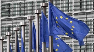 ΕΕ: Εγκρίθηκε η πρόταση της Κομισιόν για κατώτατο μισθό, ανισότητα και φτώχεια