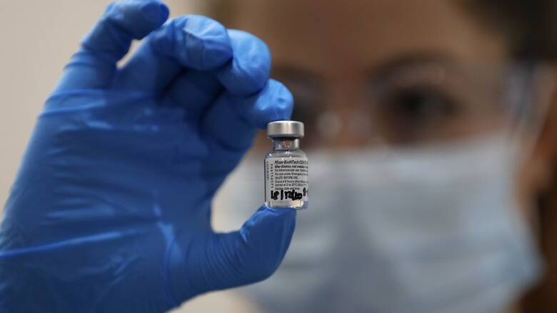 Γιατί ερευνητές ζητούν την καθυστέρηση της χορήγησης της β΄ δόσης του εμβολίου Pfizer
