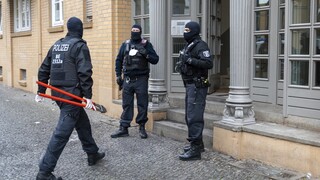 Γερμανία: Επιχείρηση εναντίον του οργανωμένου εγκλήματος - Σύλληψη δύο ατόμων για λαθρεμπόριο όπλων