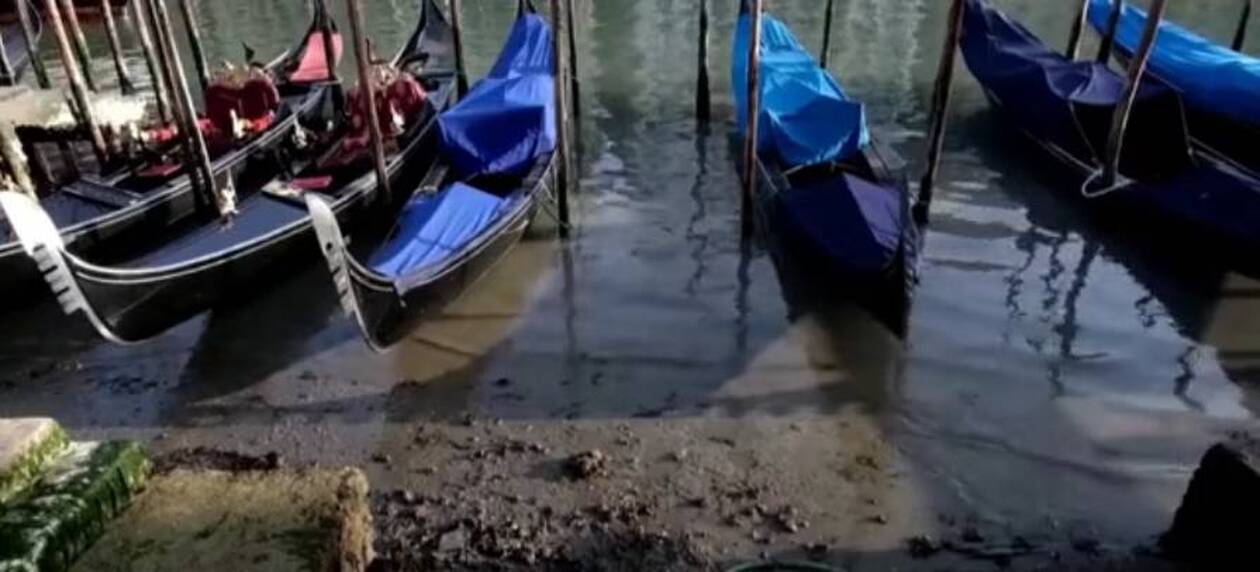 Ασυνήθιστες εικόνες: «Στέρεψαν» τα κανάλια της Βενετίας - CNN.gr