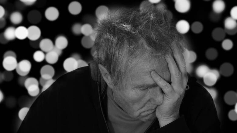 Οι άνθρωποι με άγχος ή κατάθλιψη συνήθως εμφανίζουν Αλτσχάιμερ σε πιο νεαρή ηλικία